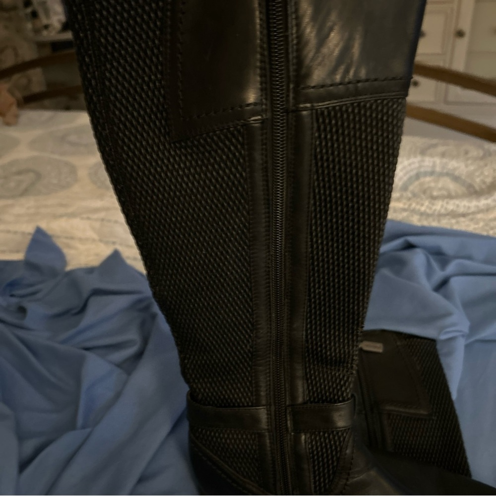 Black Textured Knee-High Boots Blondo size 8 GUC